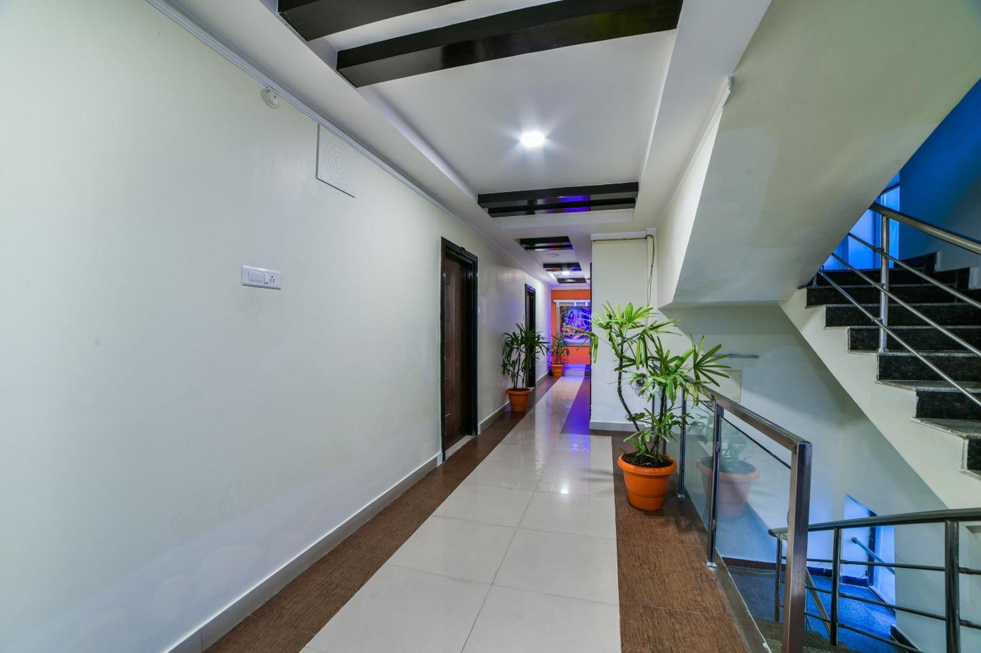 Oyo Surya Teja Residency Hotel Khammam Exterior foto